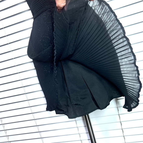 🚫SOLD! NWT🤩|•LA MAISON TALULAH•| V Pleated Chiffon Blk w/Gold Sparkle Dress - Picture 10 of 16